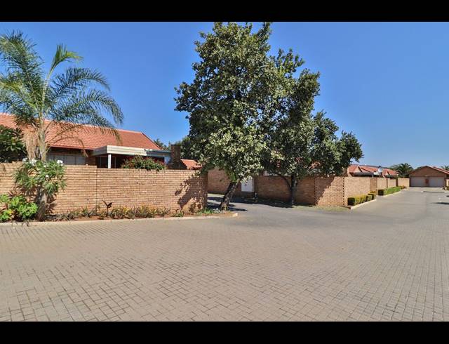 3 BEDROOM SIMPLEX SOLD IN MAGALIESKRUIN